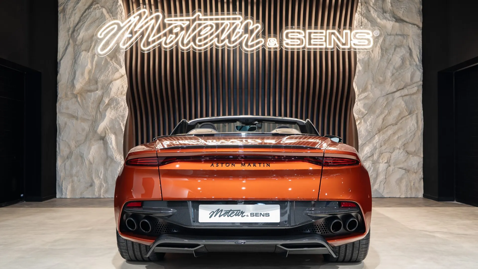 Aston Martin DBS — photo 4