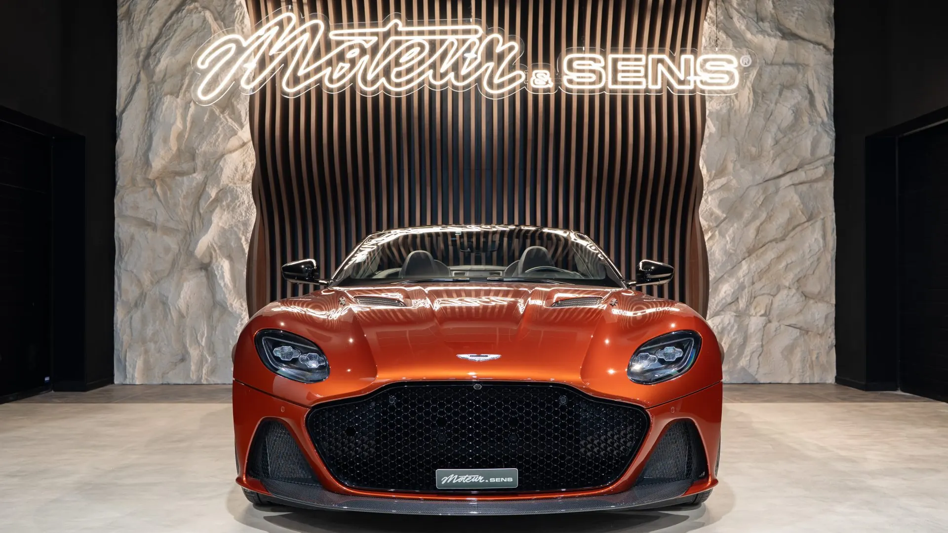 Aston Martin DBS — photo 3