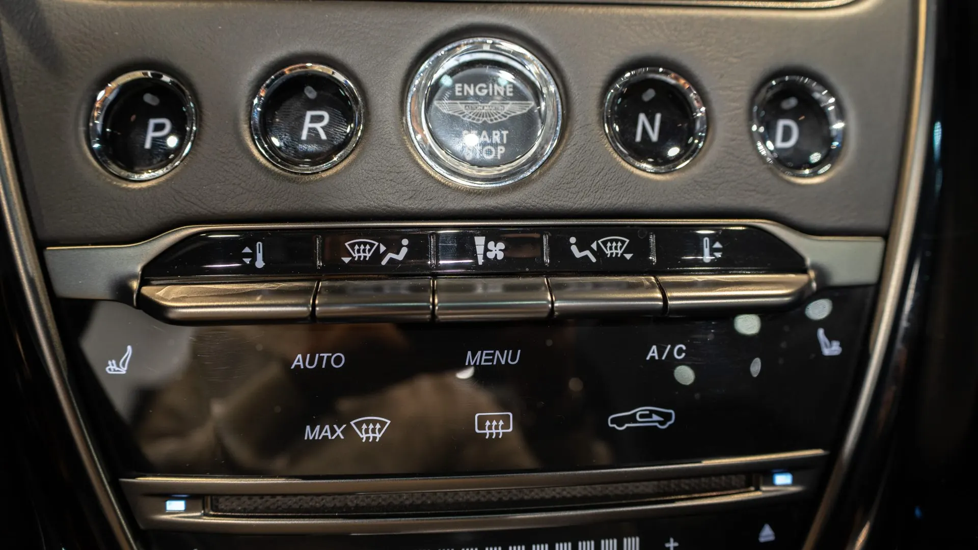 Aston Martin DBS — photo 24