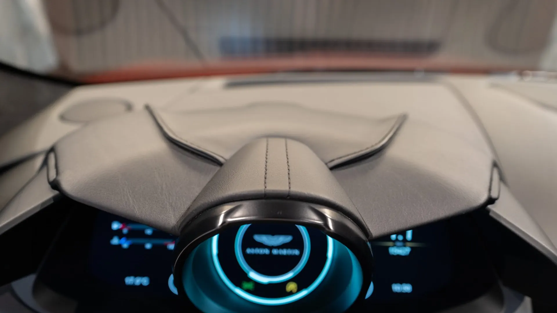 Aston Martin DBS — photo 23