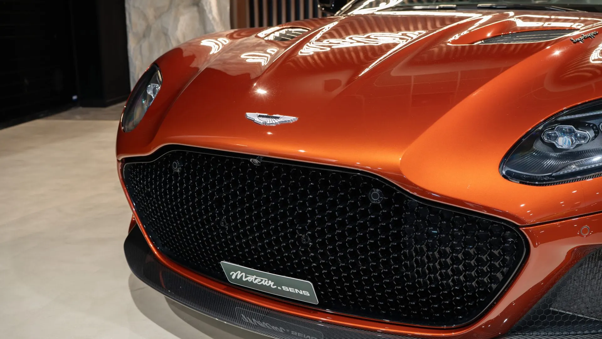 Aston Martin DBS — photo 36