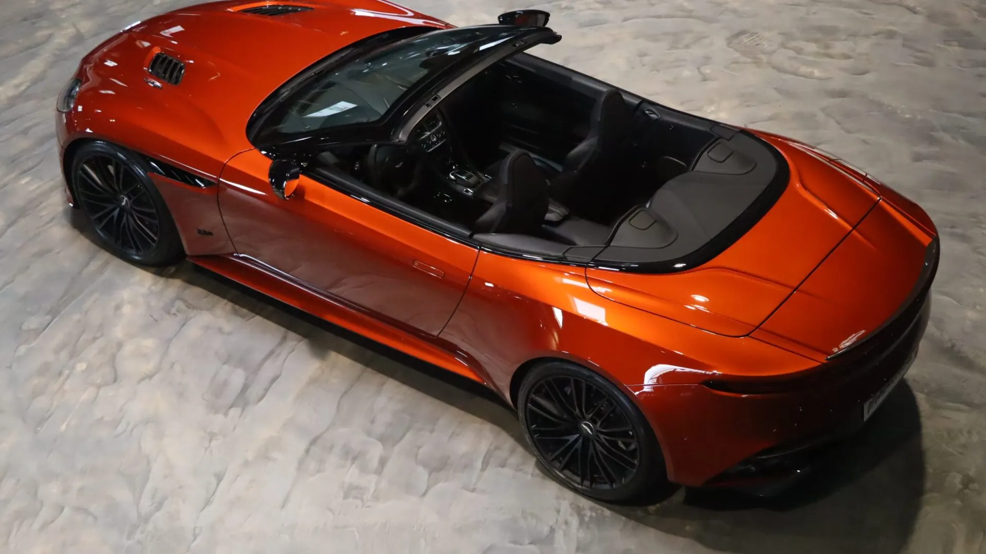 Aston Martin DBS — photo 40