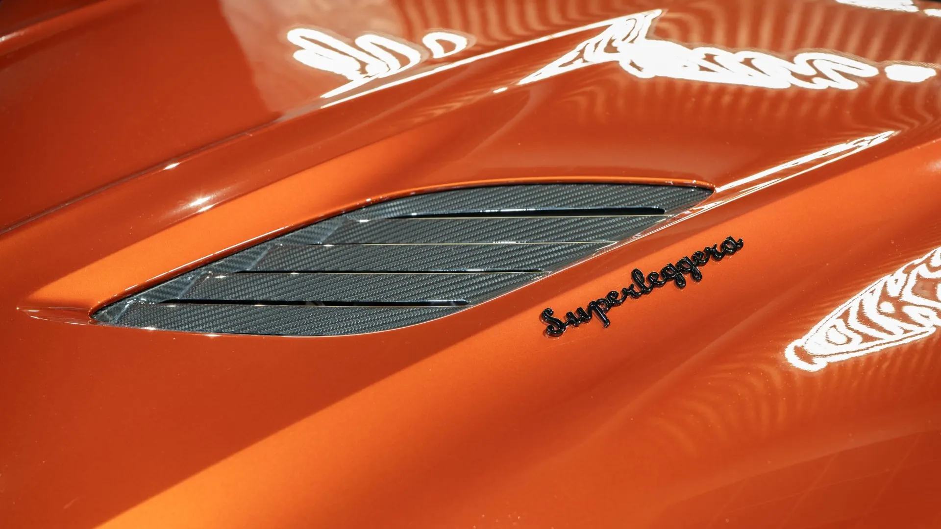Aston Martin DBS — photo 41