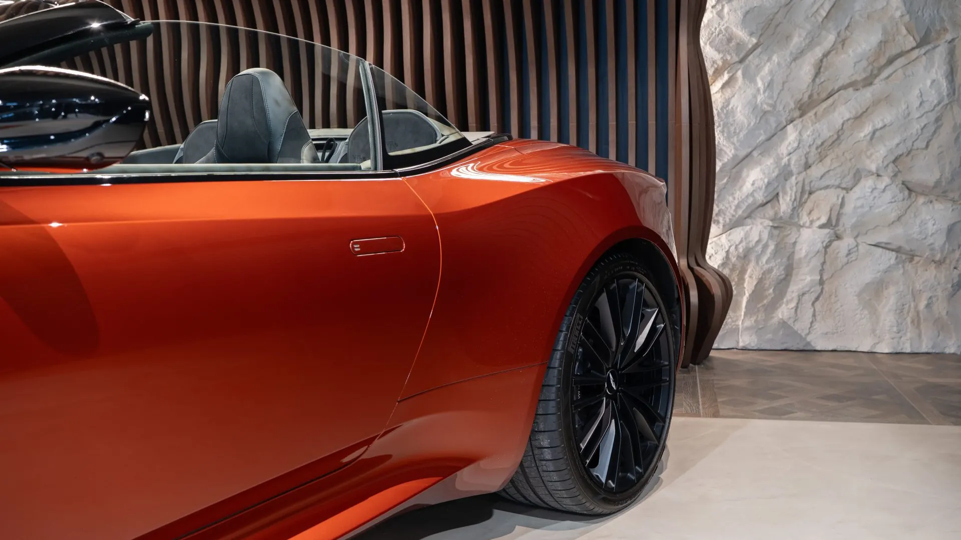 Aston Martin DBS — photo 38