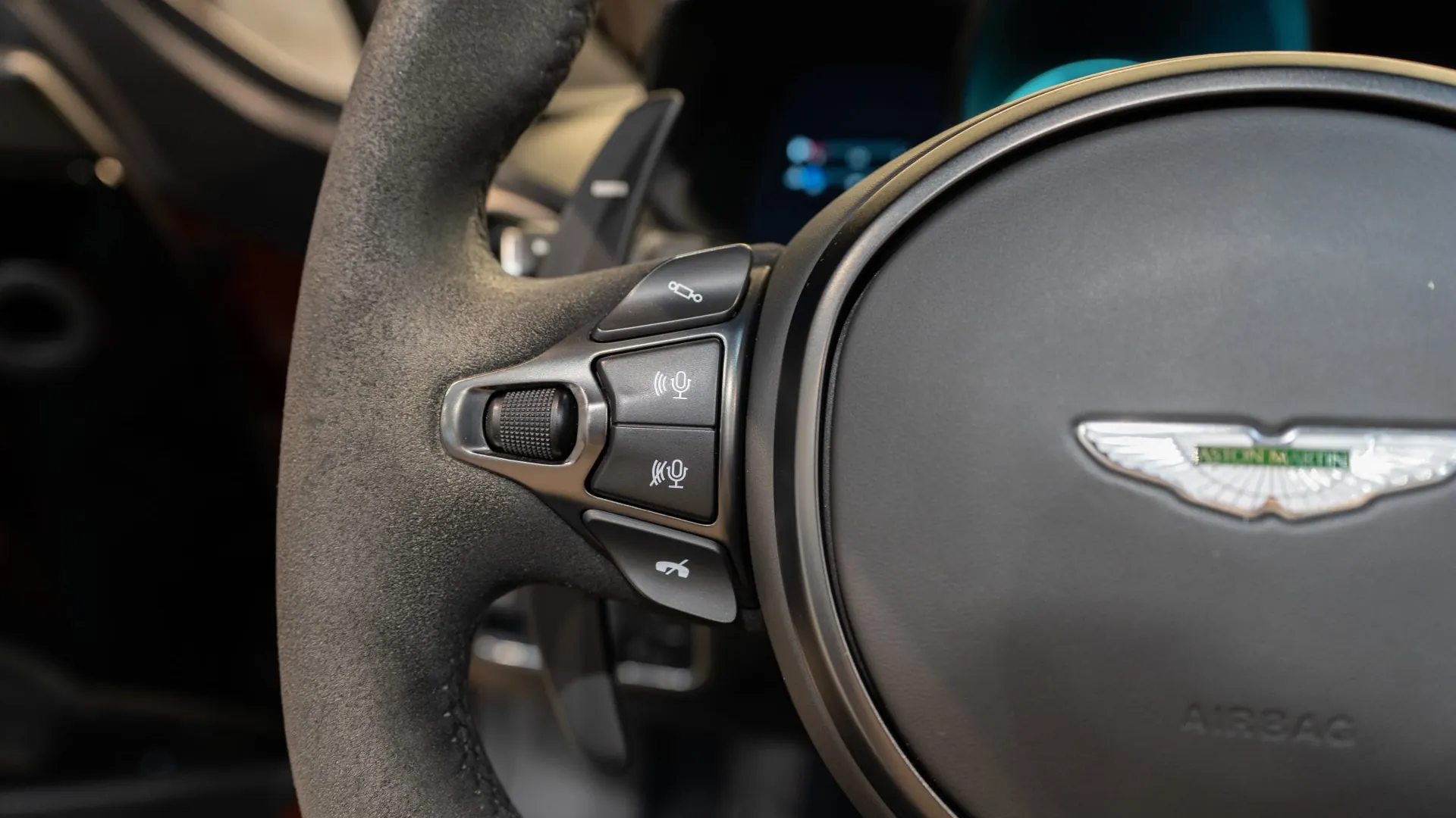 Aston Martin DBS — photo 16
