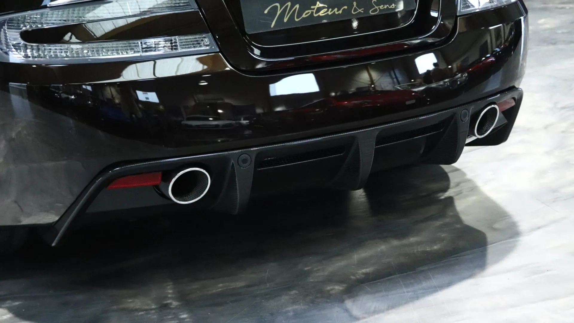 Aston Martin DBS — photo 37
