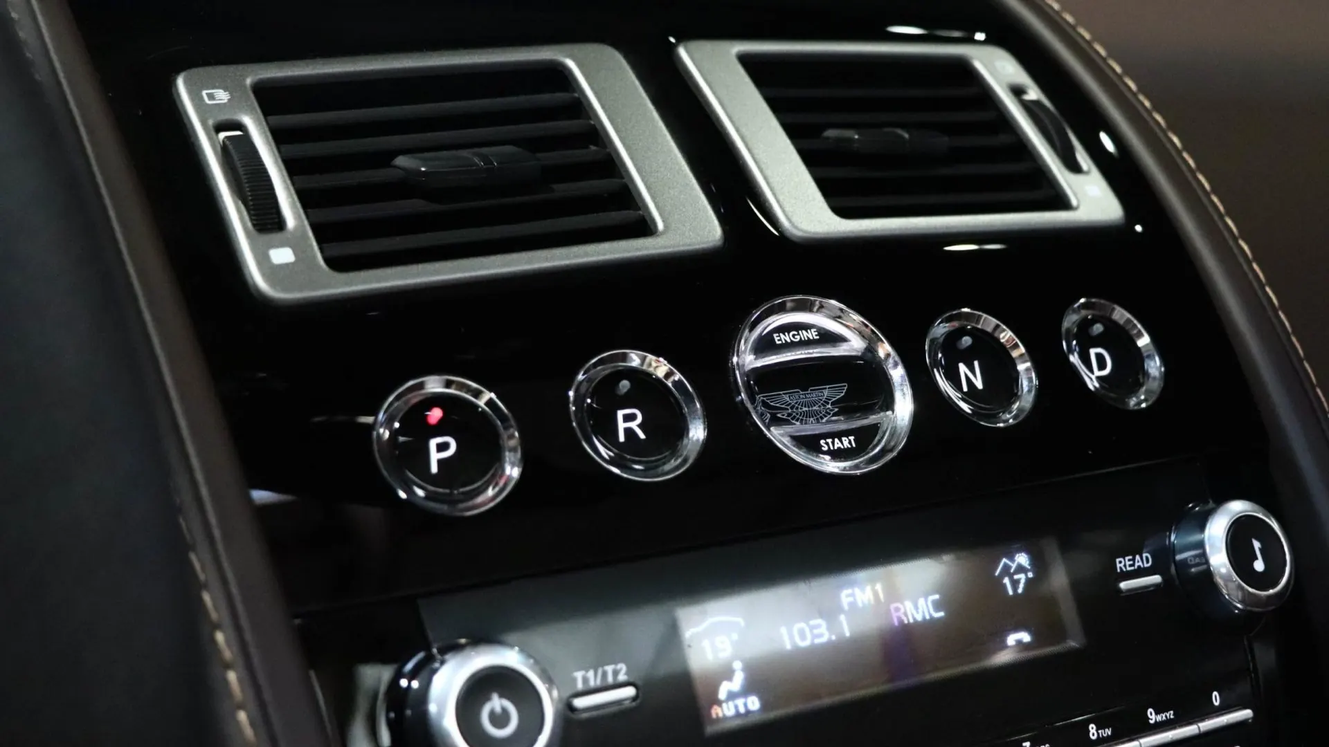 Aston Martin DBS — photo 25
