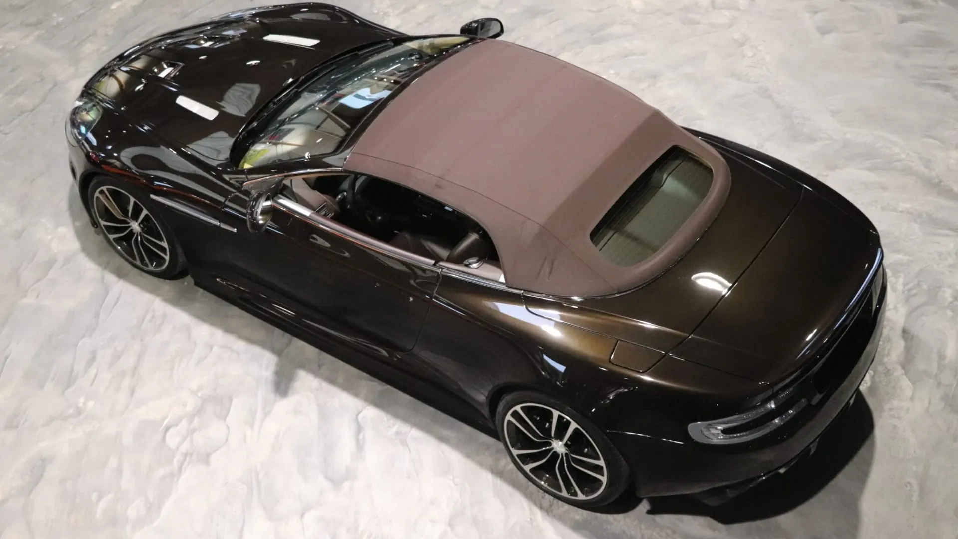 Aston Martin DBS — photo 41