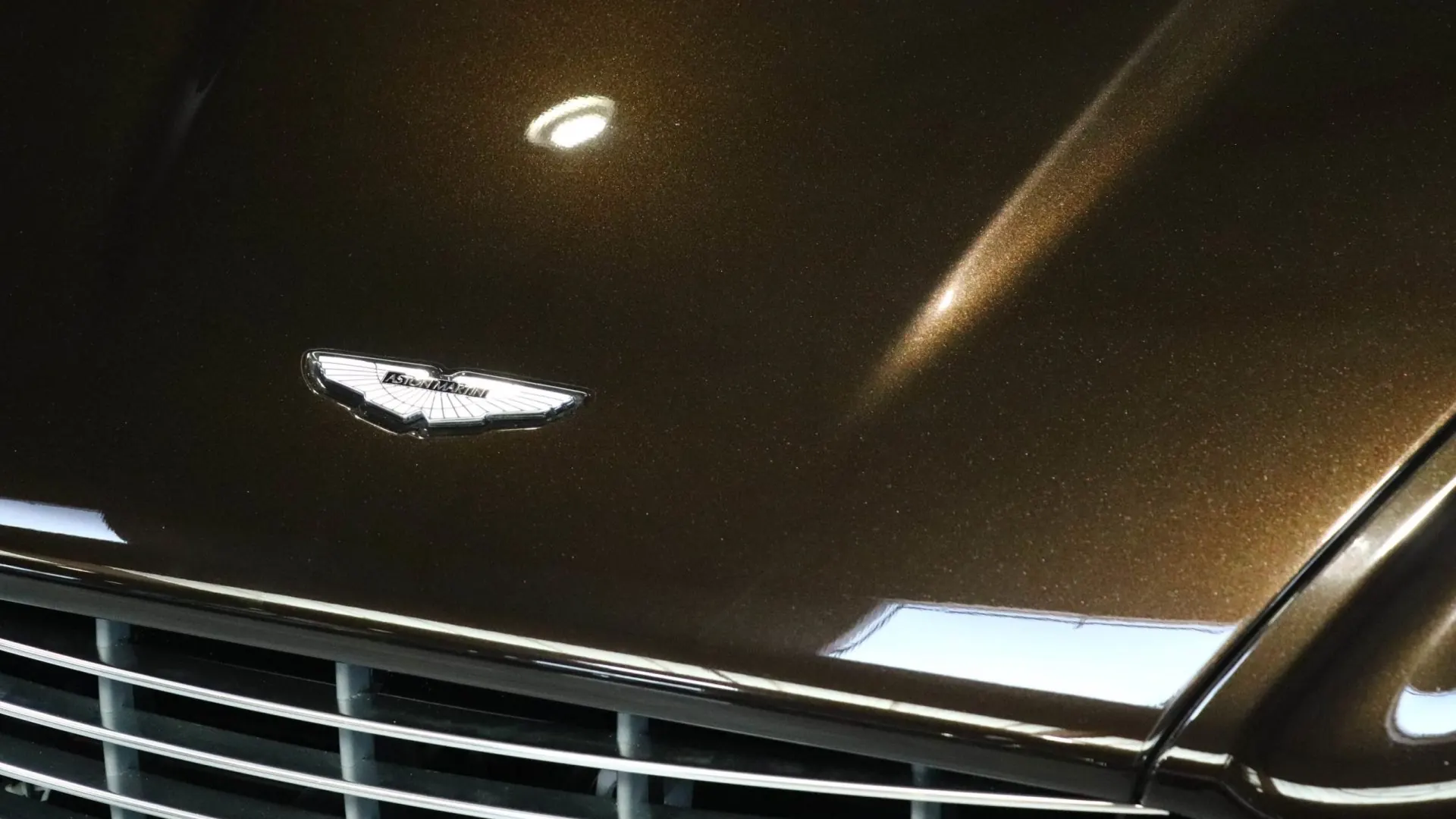 Aston Martin DBS — photo 33