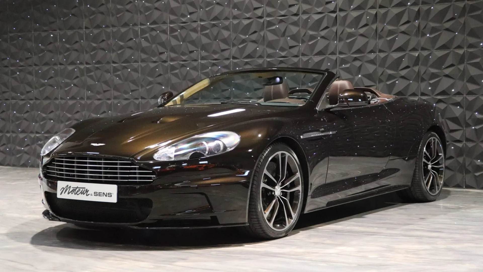 Aston Martin DBS — photo 30