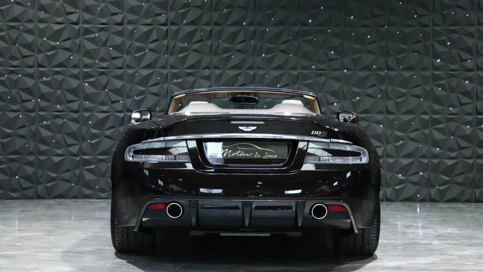 Aston Martin DBS — photo 4