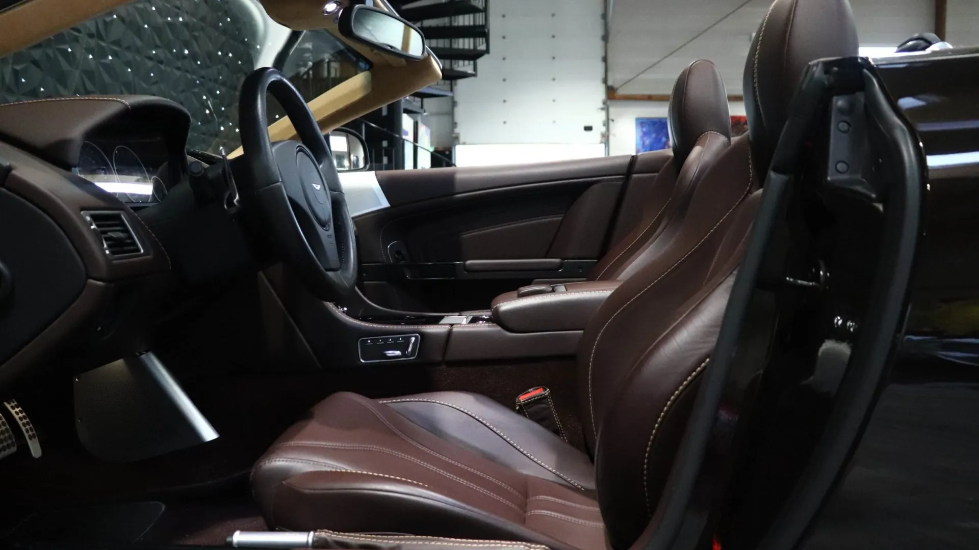 Aston Martin DBS — photo 8