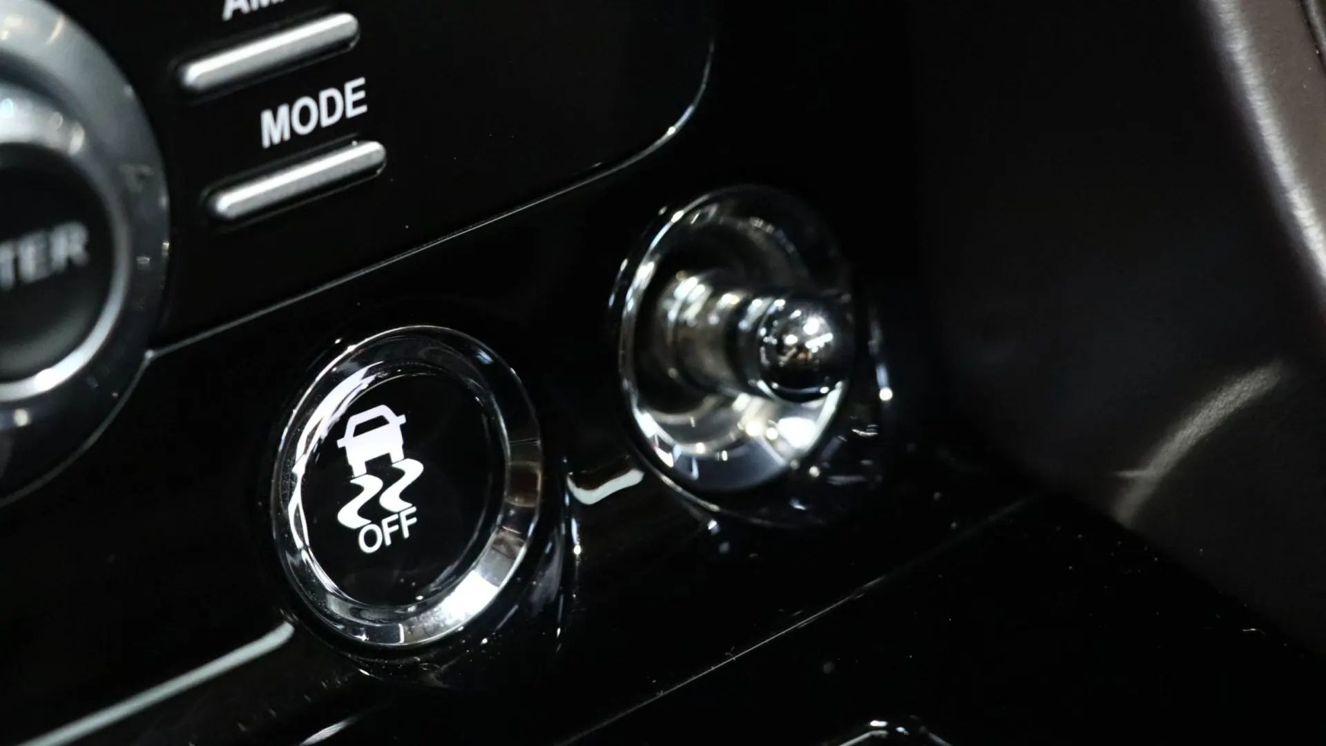 Aston Martin DBS — photo 22