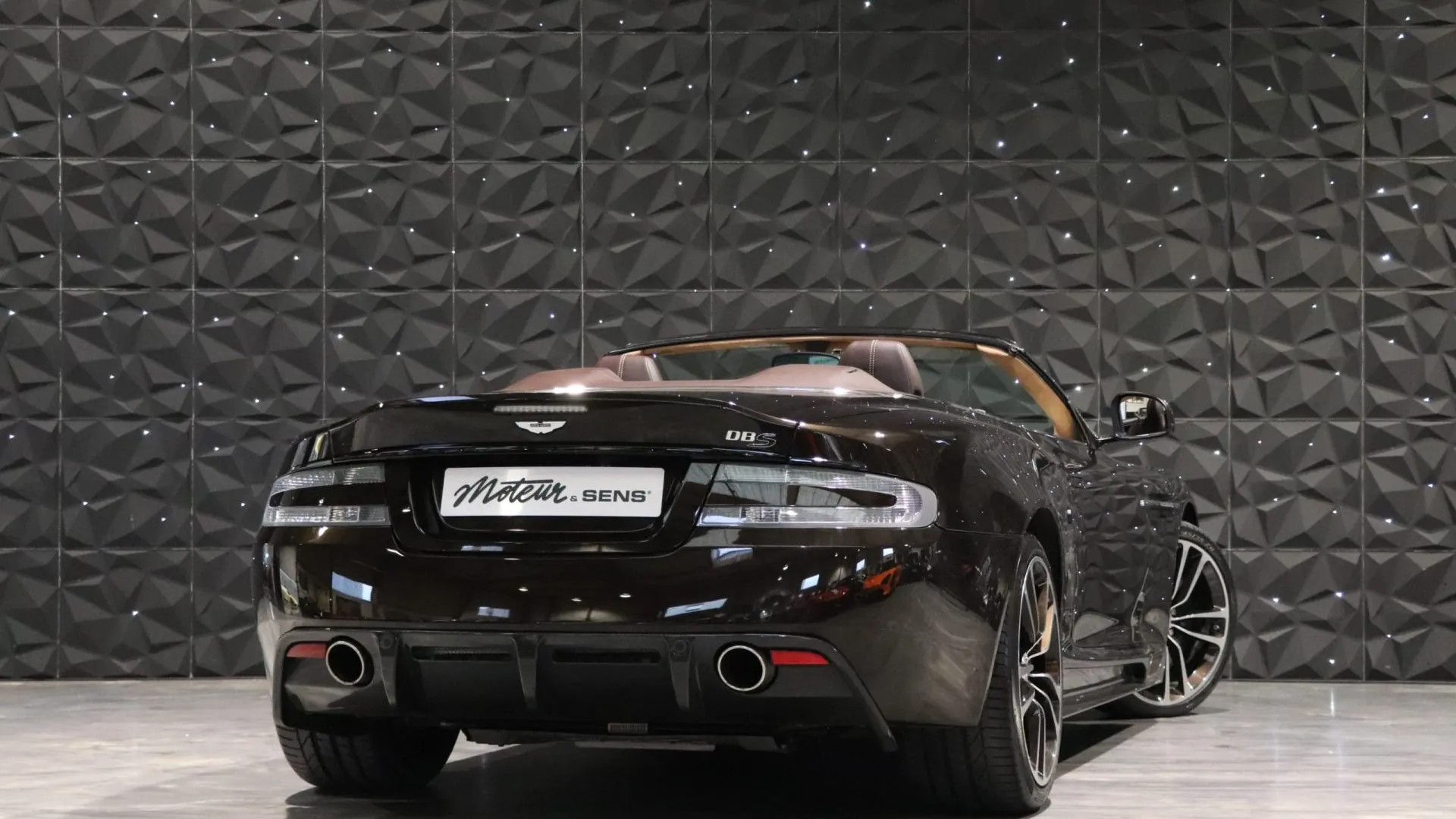 Aston Martin DBS — photo 2