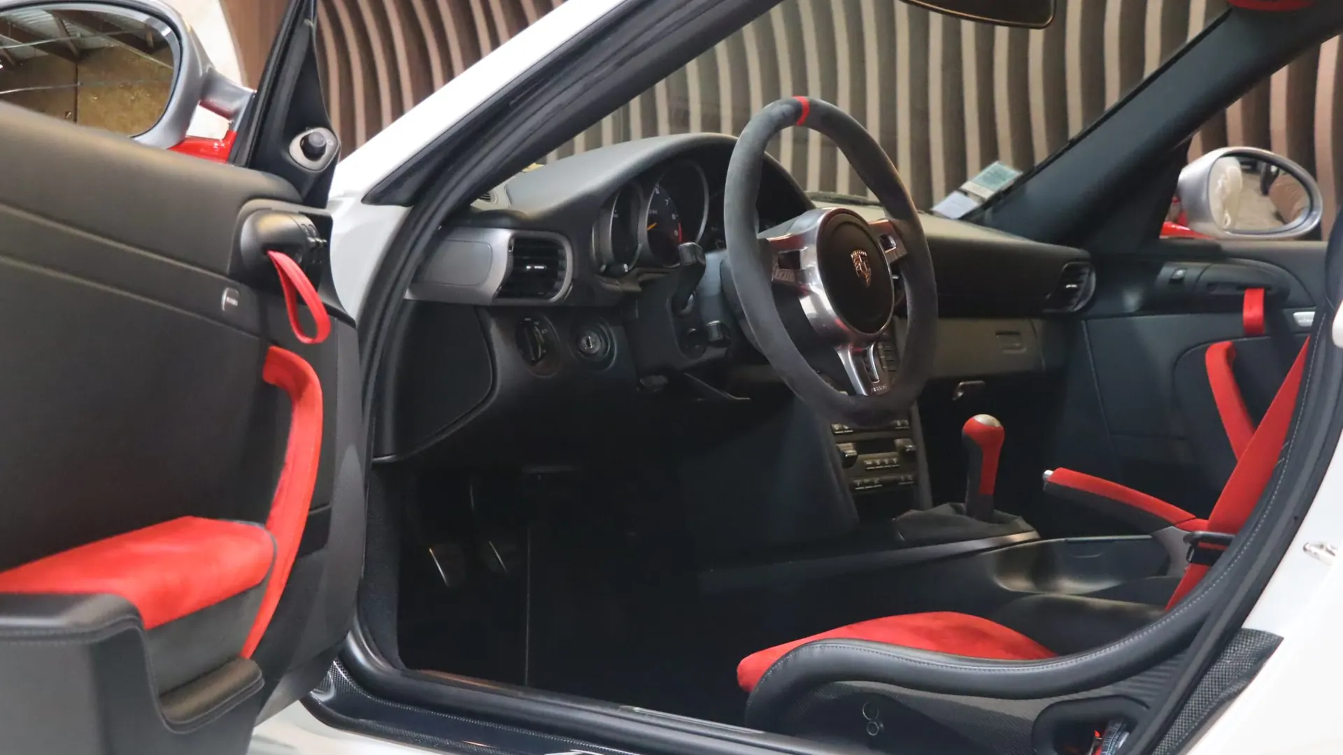Porsche 911 — photo 8
