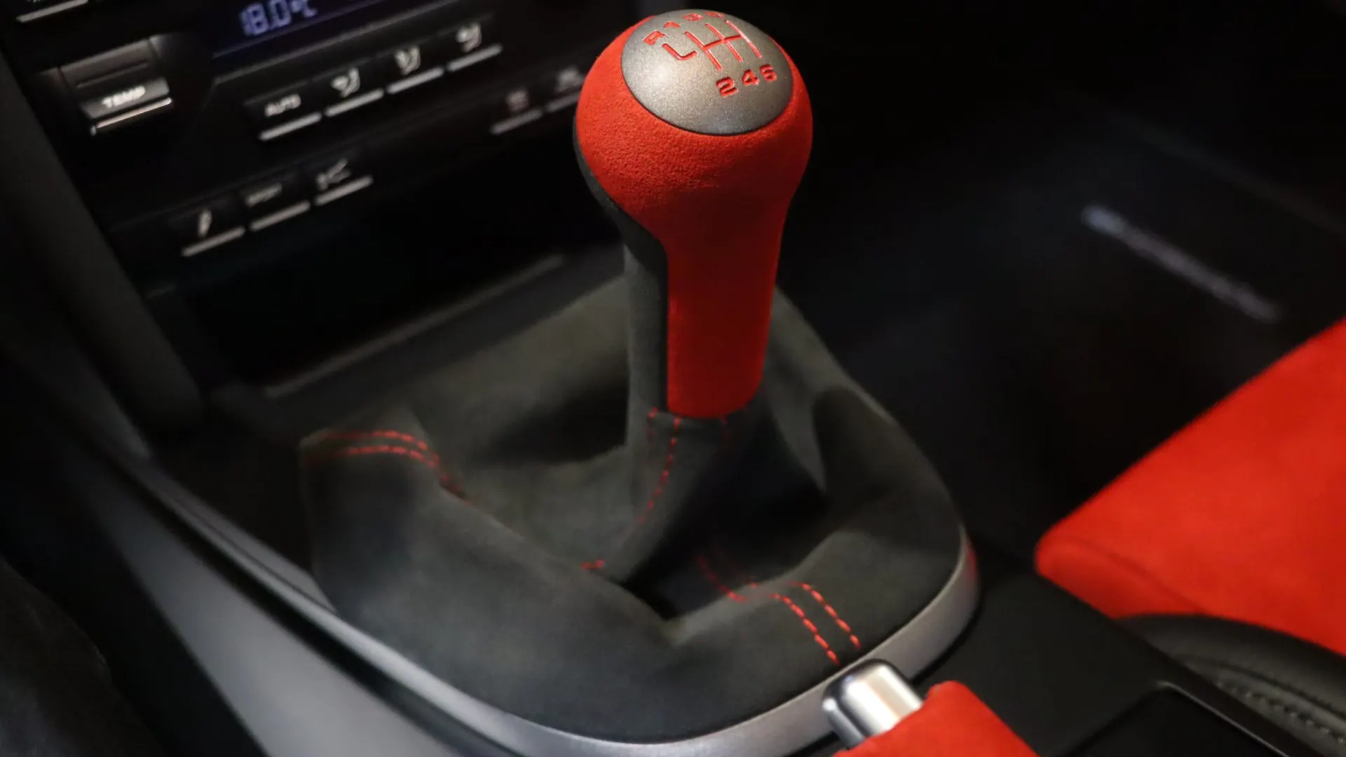 Porsche 911 — photo 27