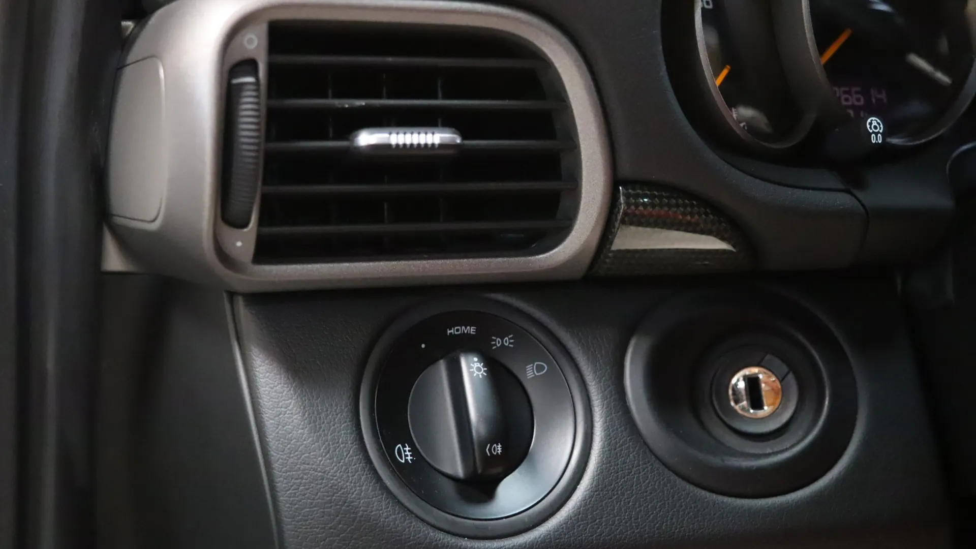 Porsche 911 — photo 17