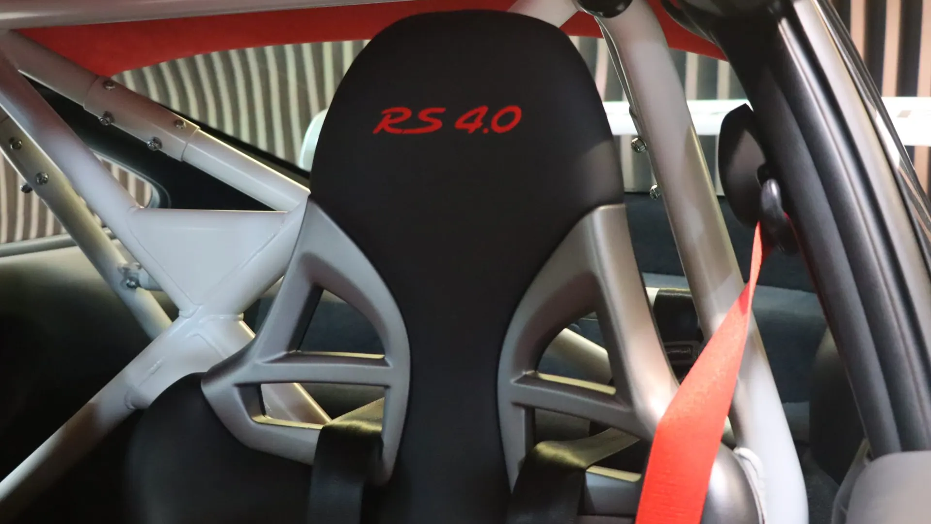 Porsche 911 — photo 29