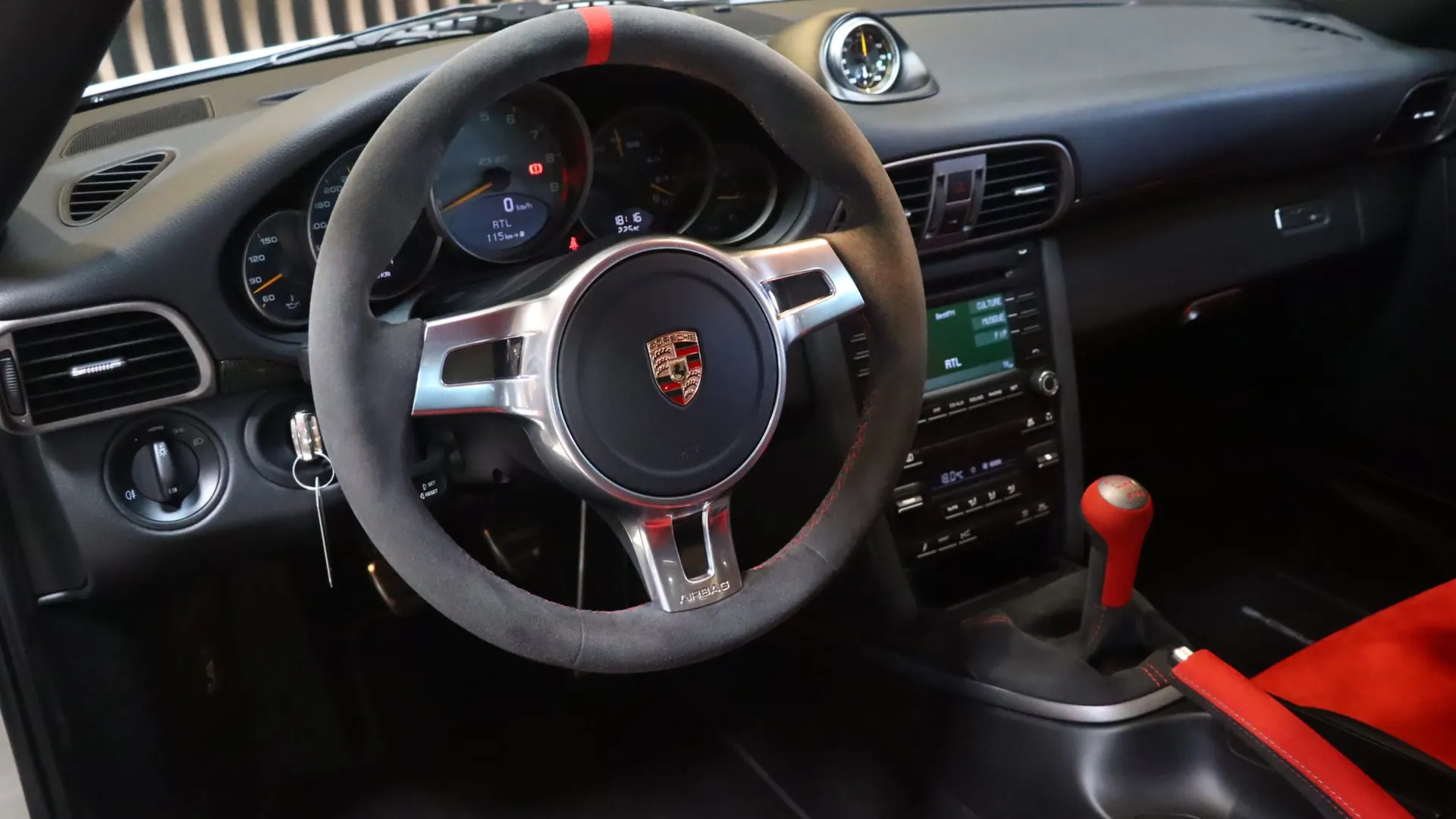 Porsche 911 — photo 16