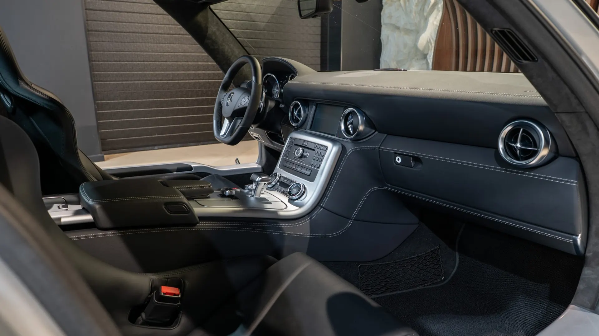 Mercedes SLS — photo 11