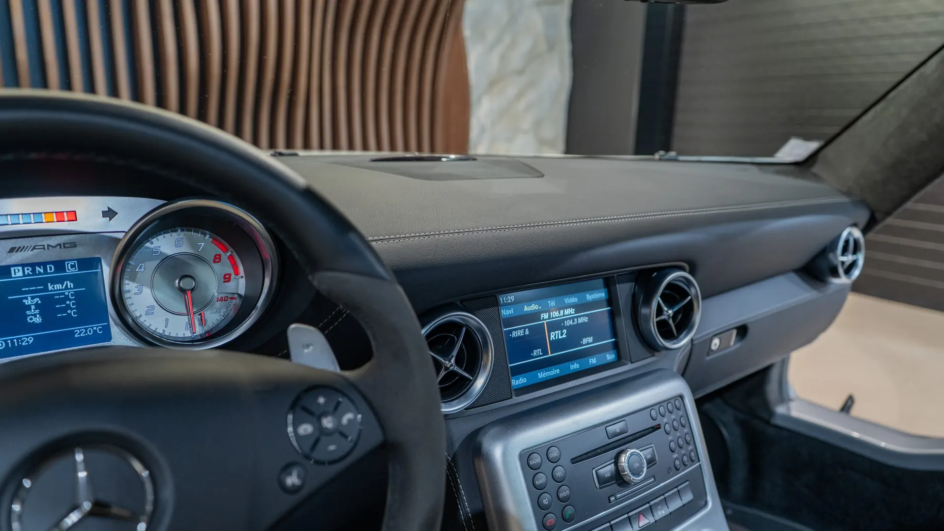 Mercedes SLS — photo 22