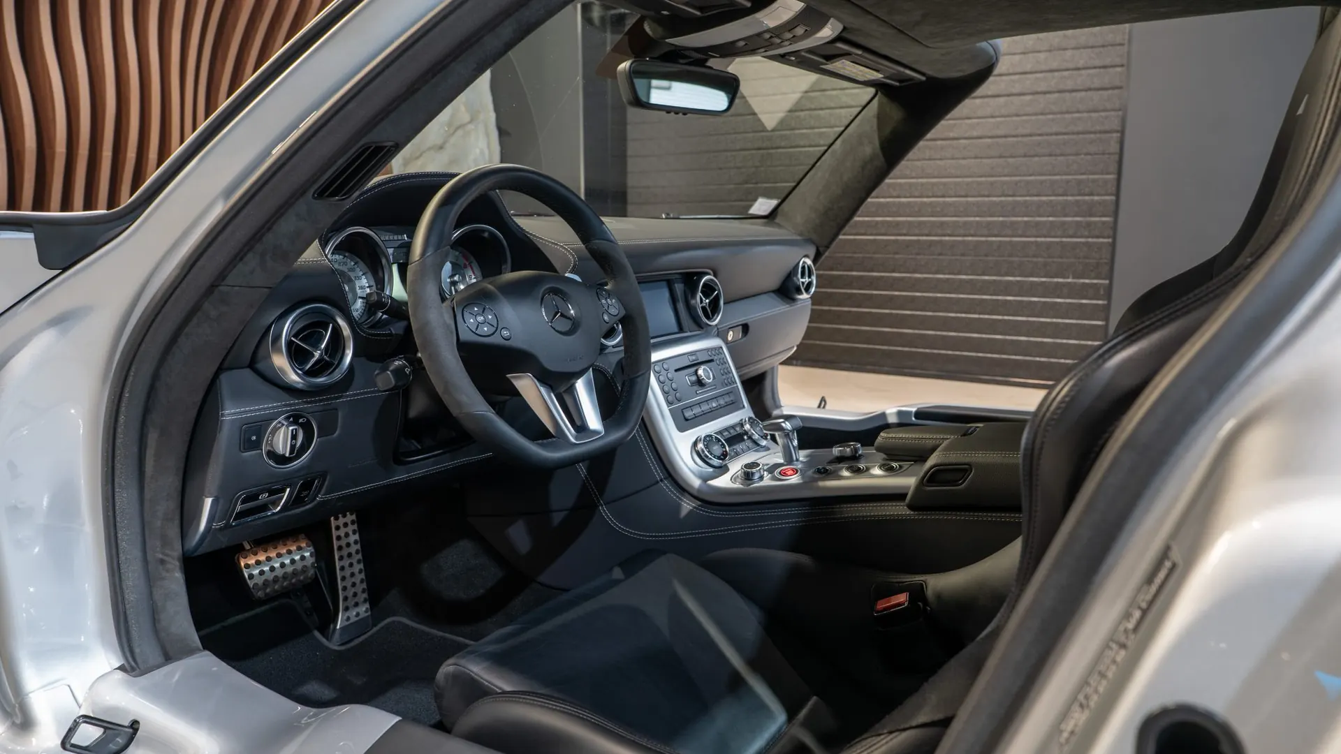 Mercedes SLS — photo 12