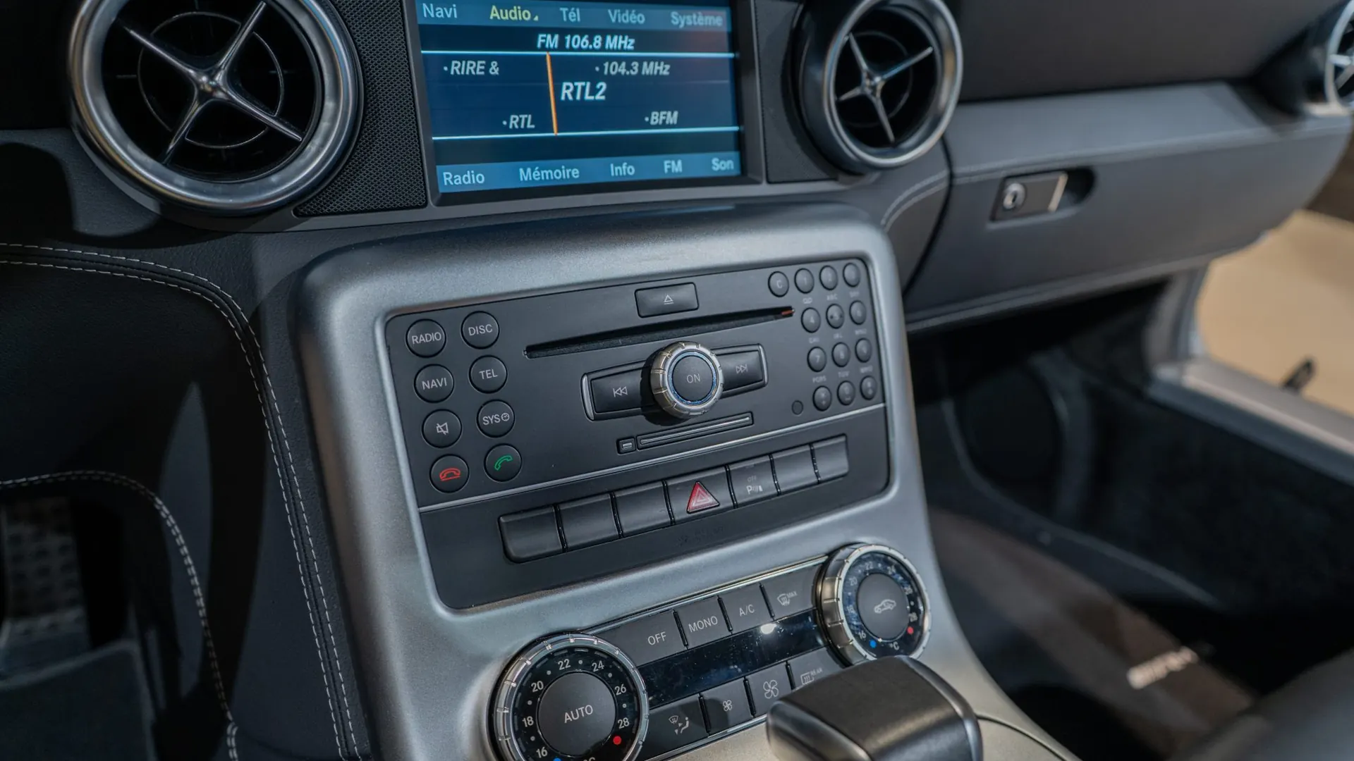Mercedes SLS — photo 18