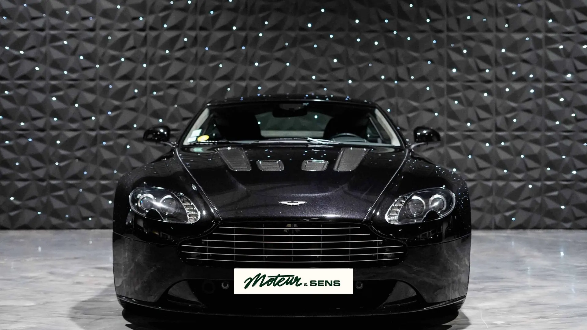 Aston Martin V12 — photo 4