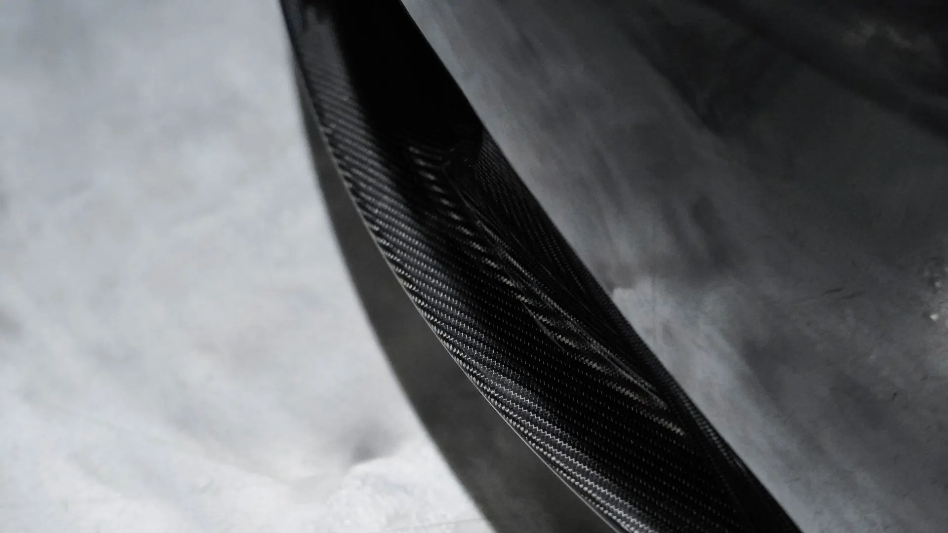Aston Martin V12 — photo 29