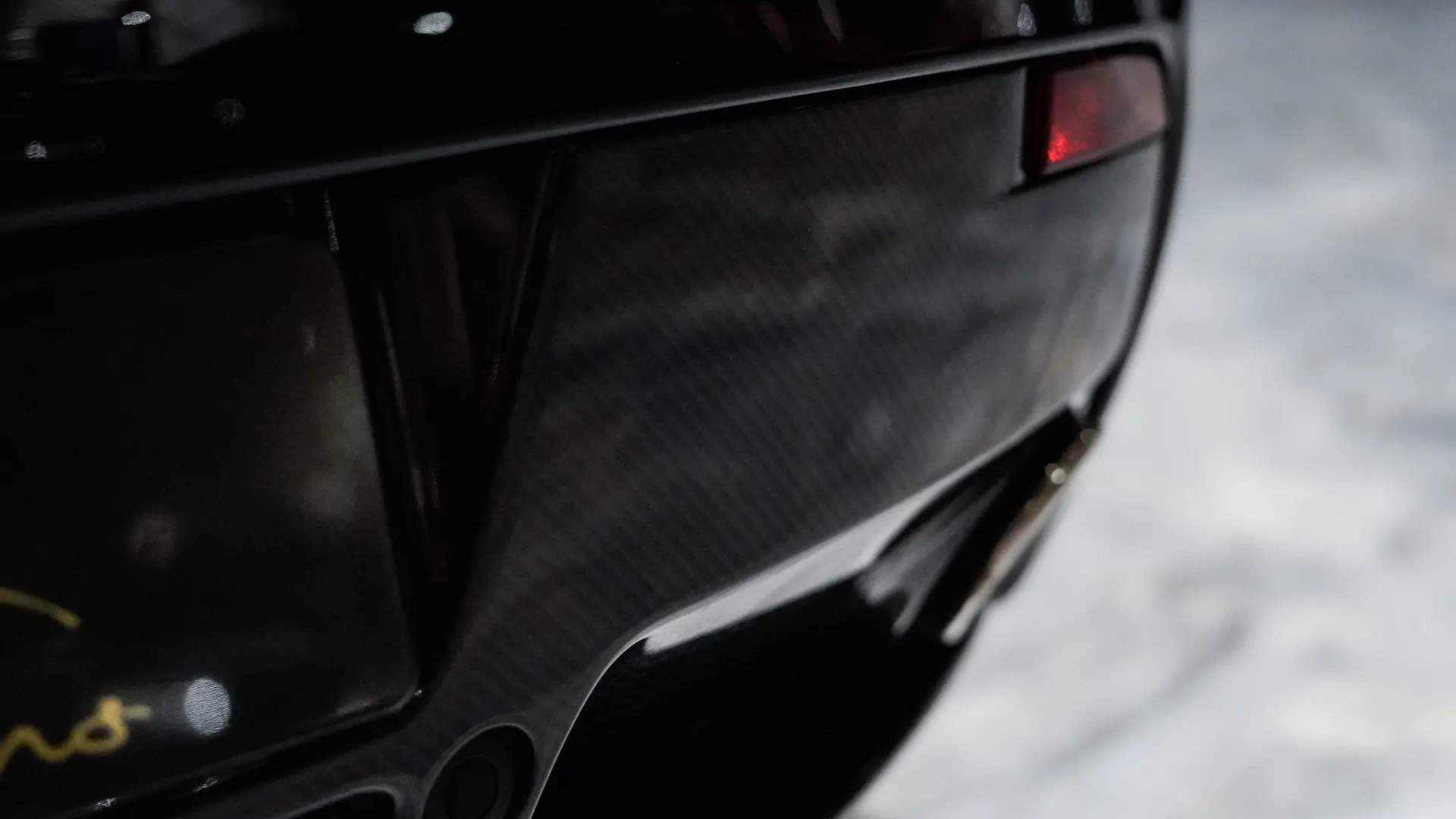Aston Martin V12 — photo 34
