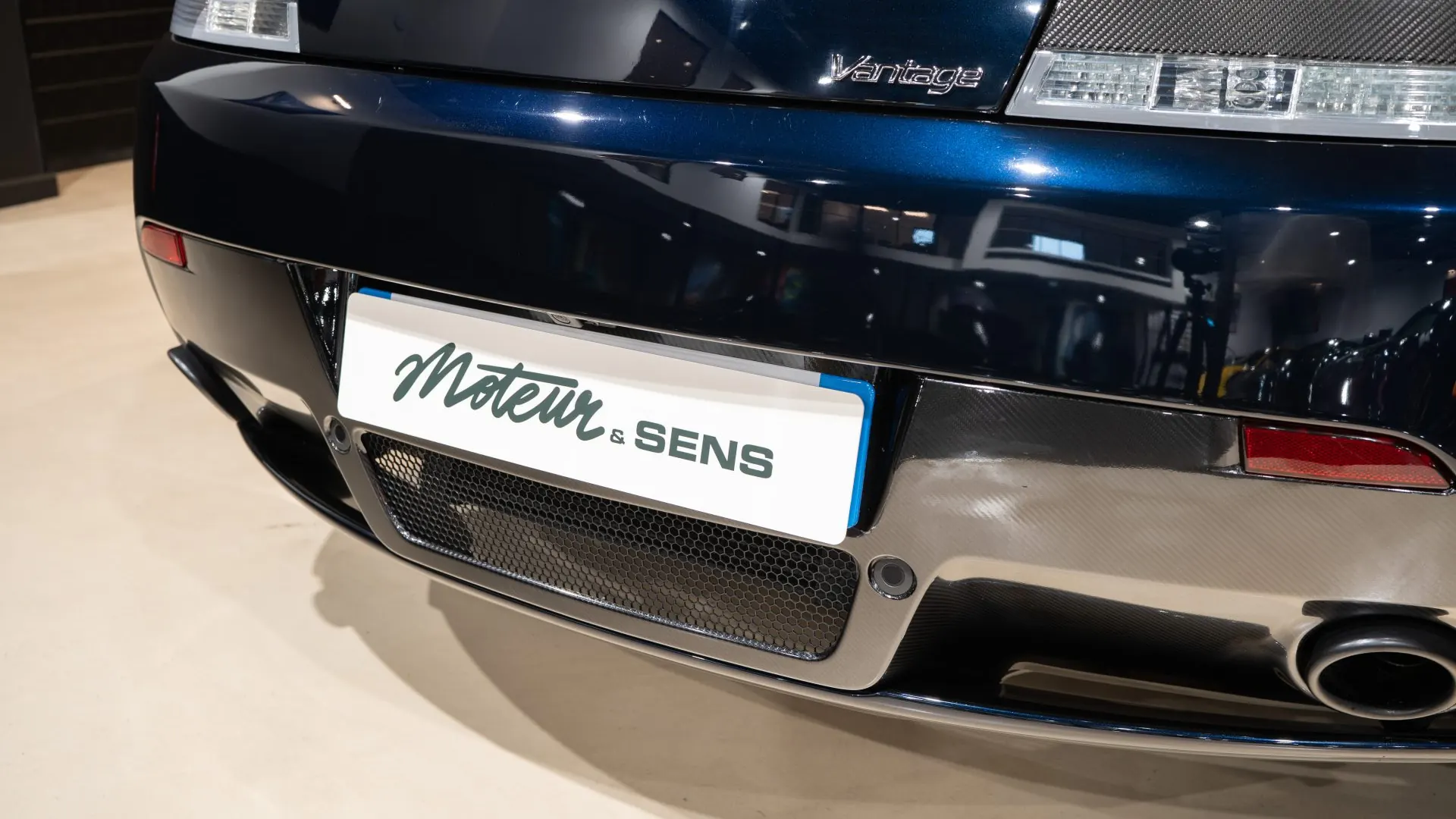 Aston Martin V8 — photo 35