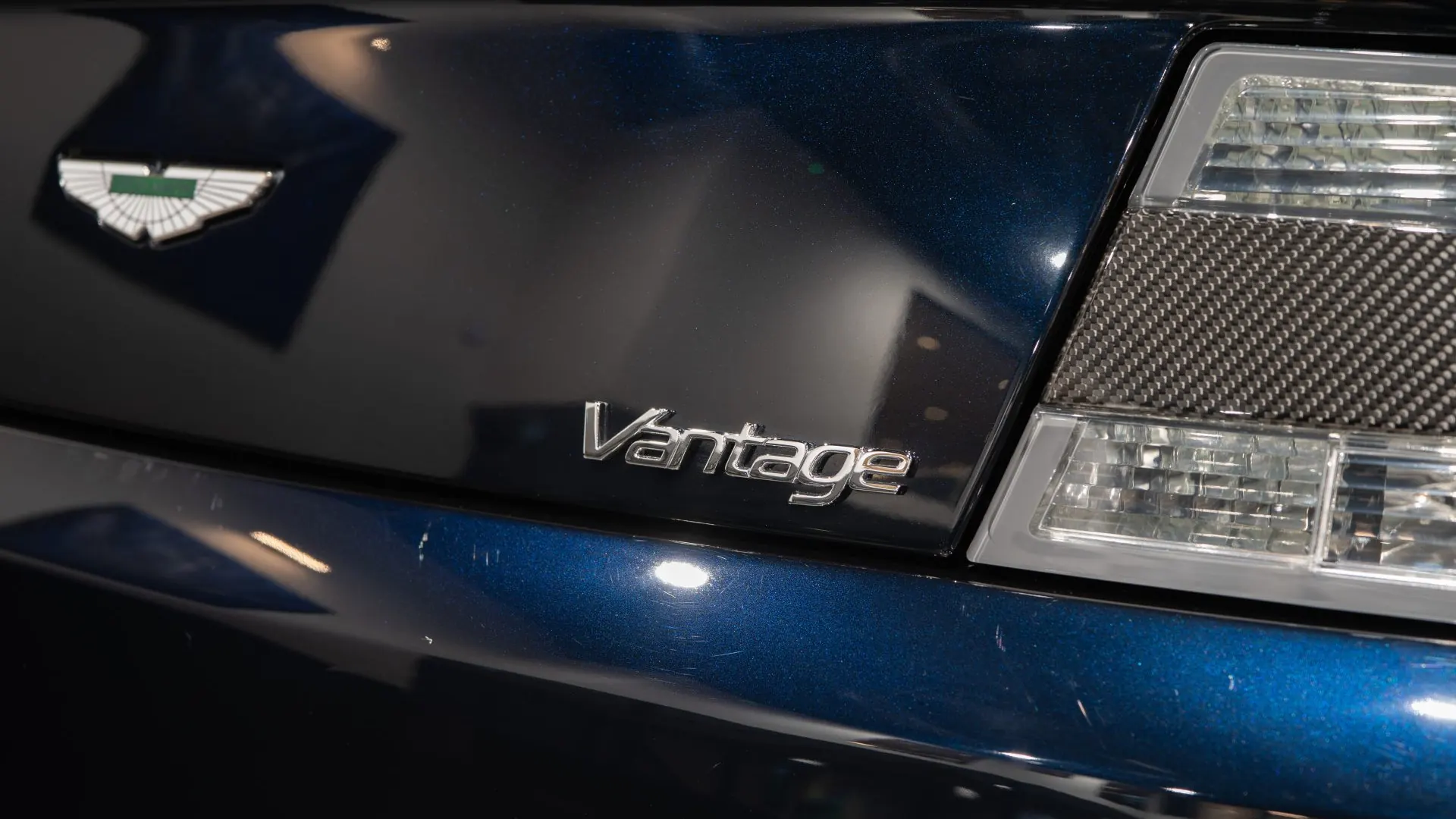 Aston Martin V8 — photo 43