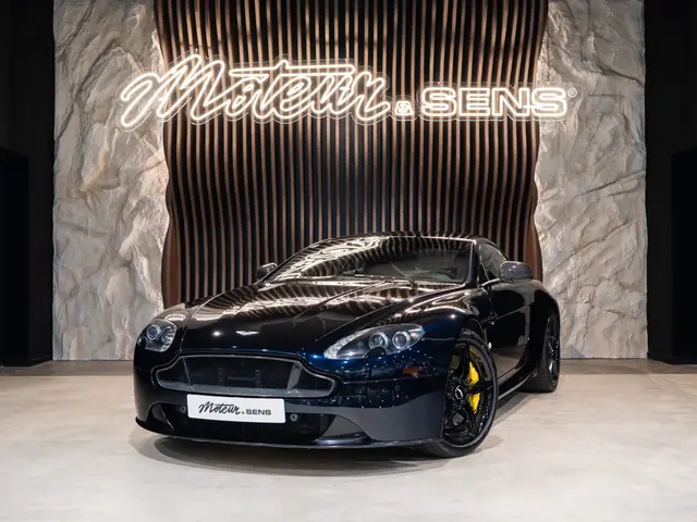 Aston Martin V8