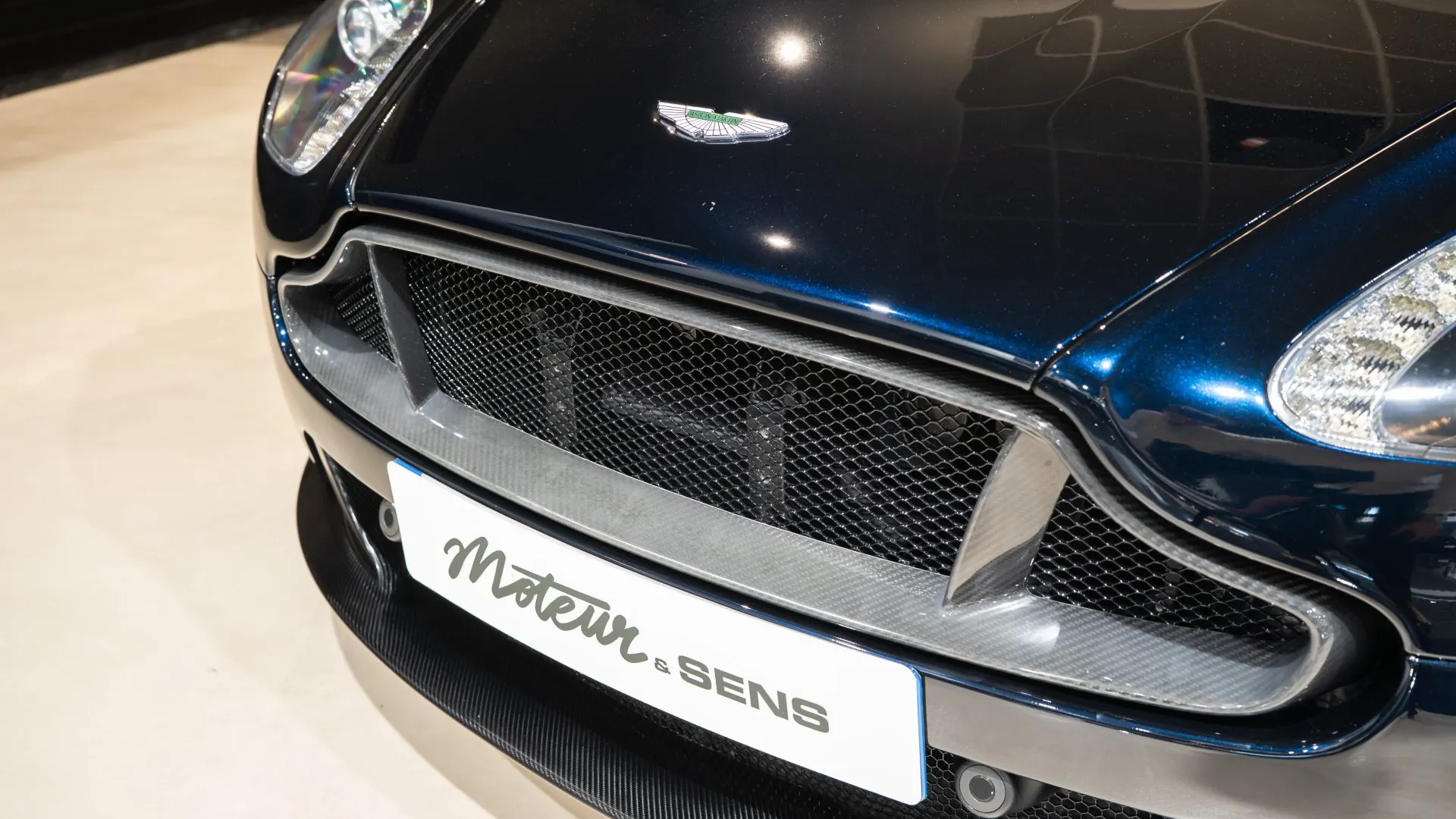 Aston Martin V8 — photo 40