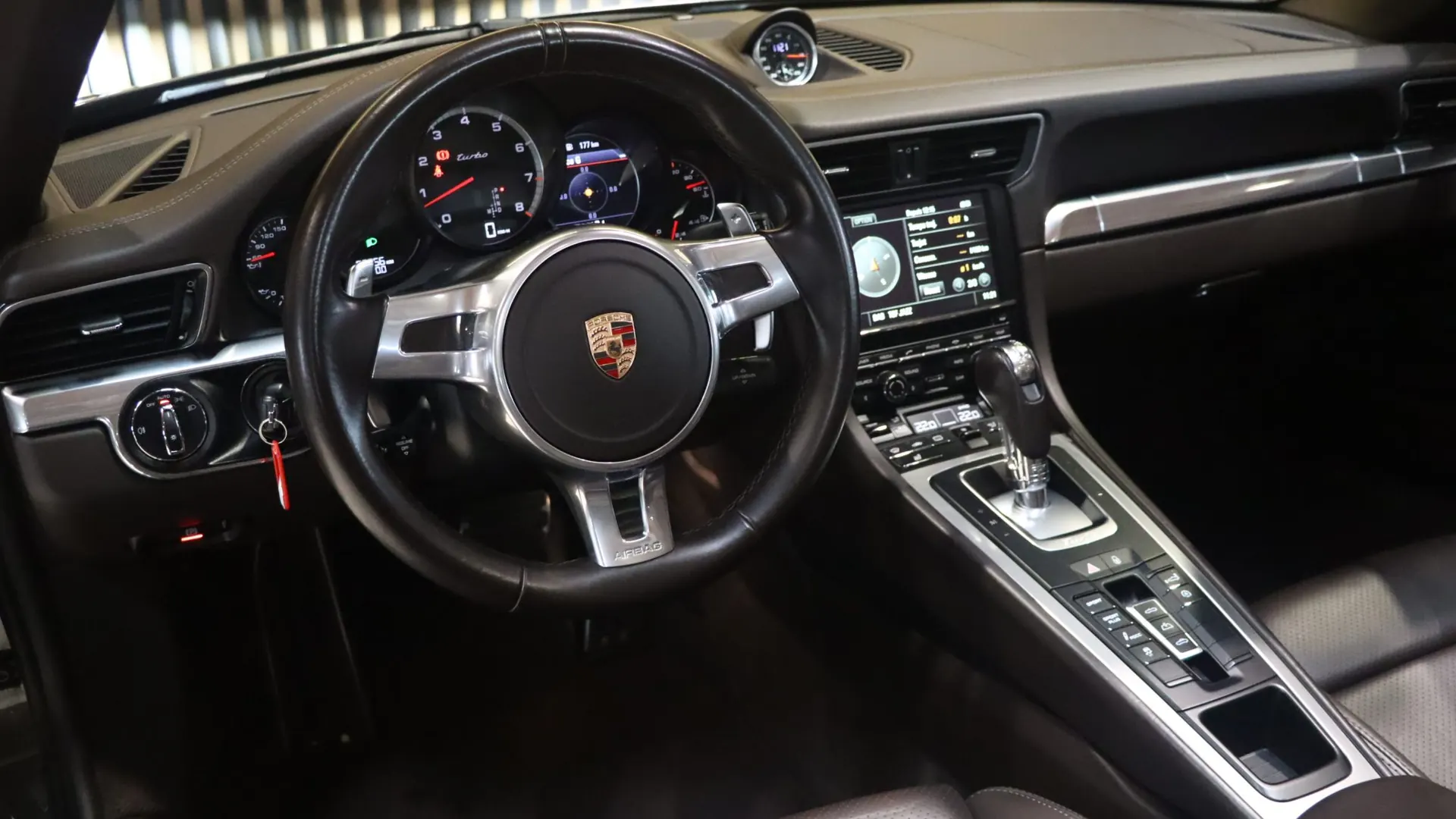 Porsche 911 — photo 18