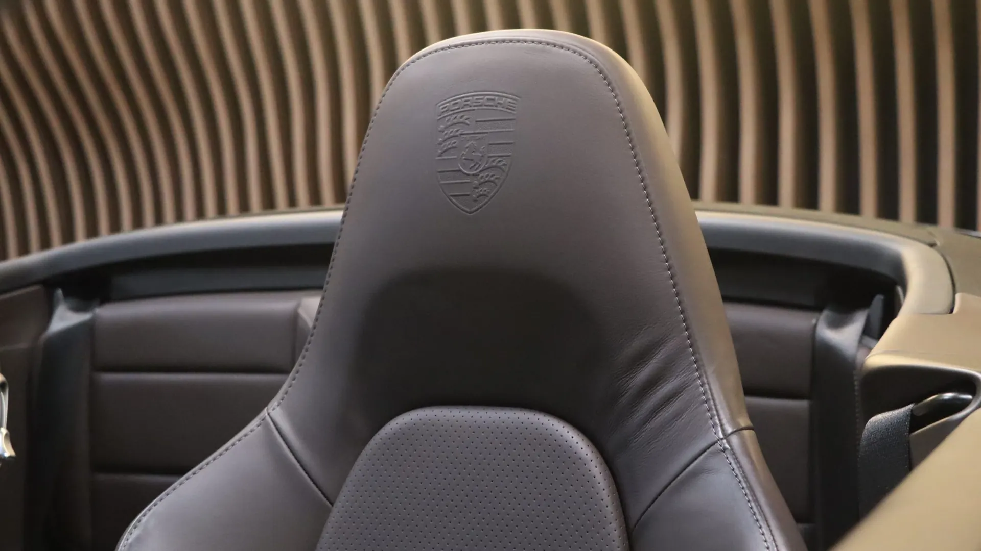 Porsche 911 — photo 35