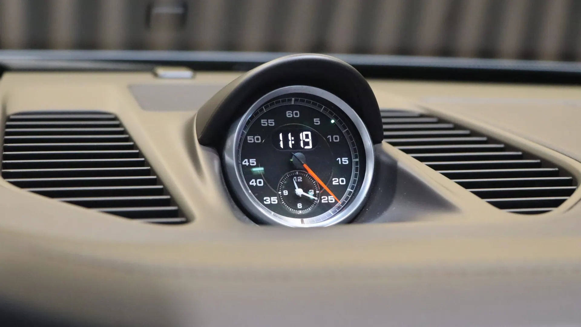 Porsche 911 — photo 28