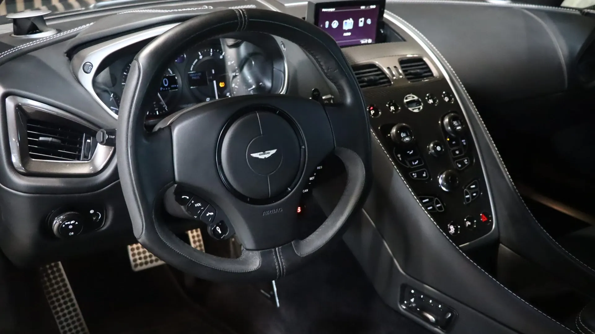 Aston Martin VANQUISH — photo 15