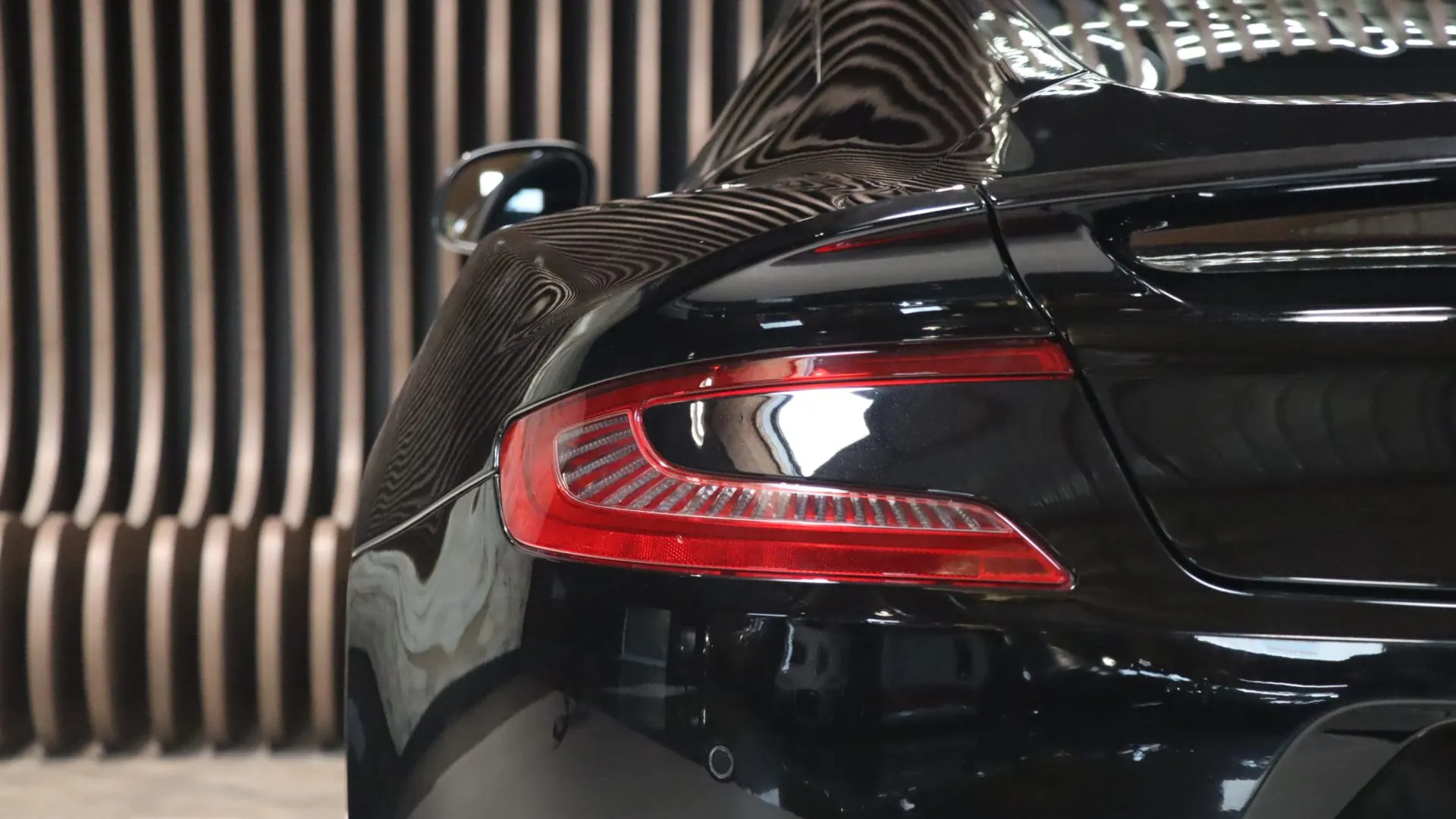 Aston Martin VANQUISH — photo 46