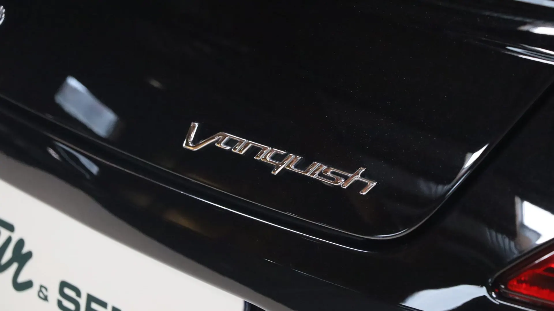 Aston Martin VANQUISH — photo 48