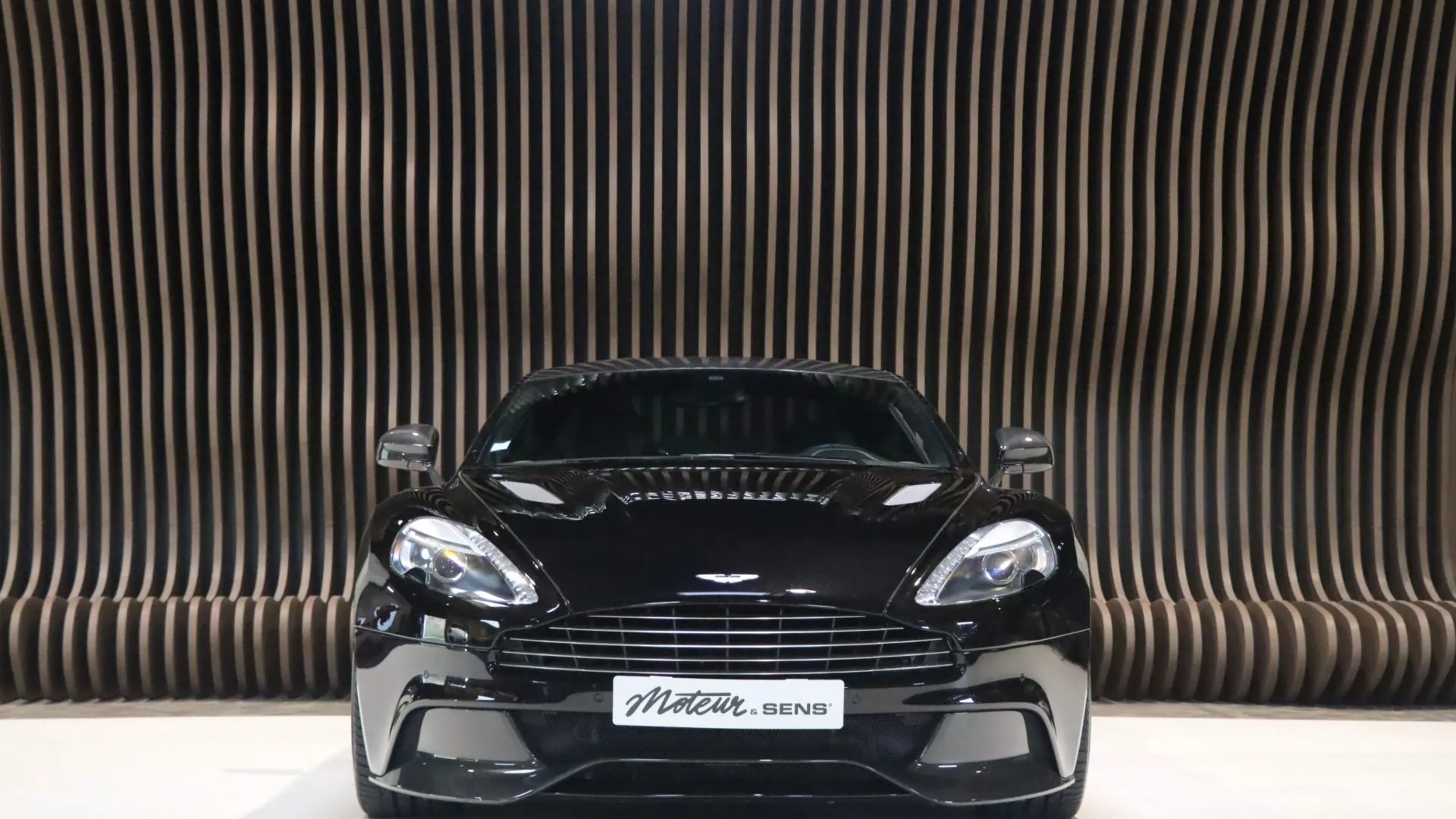 Aston Martin VANQUISH — photo 3