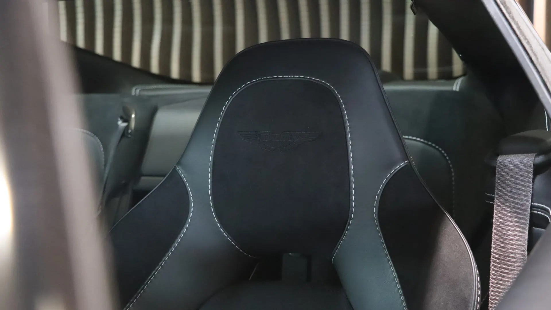 Aston Martin VANQUISH — photo 31