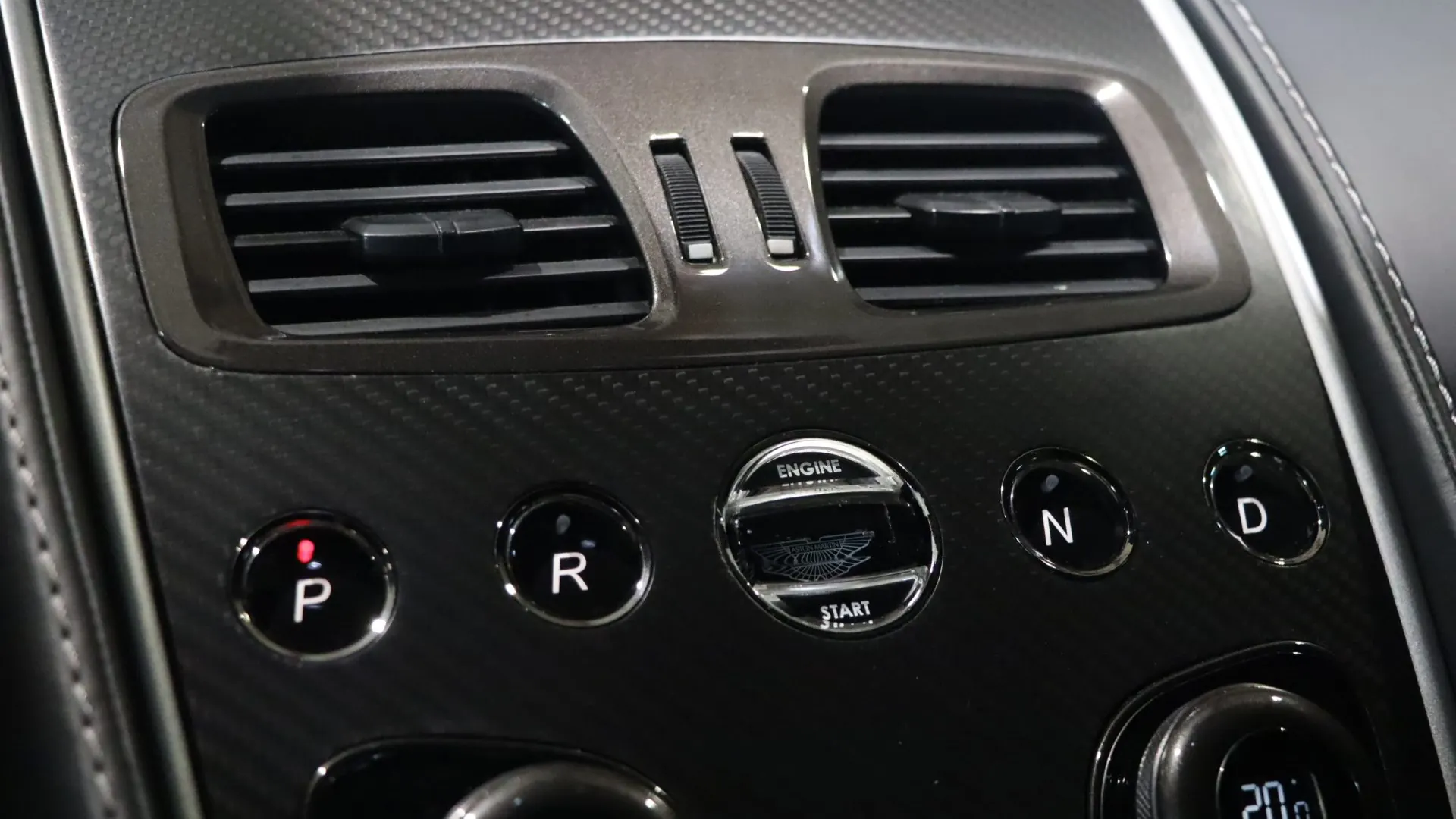 Aston Martin VANQUISH — photo 28