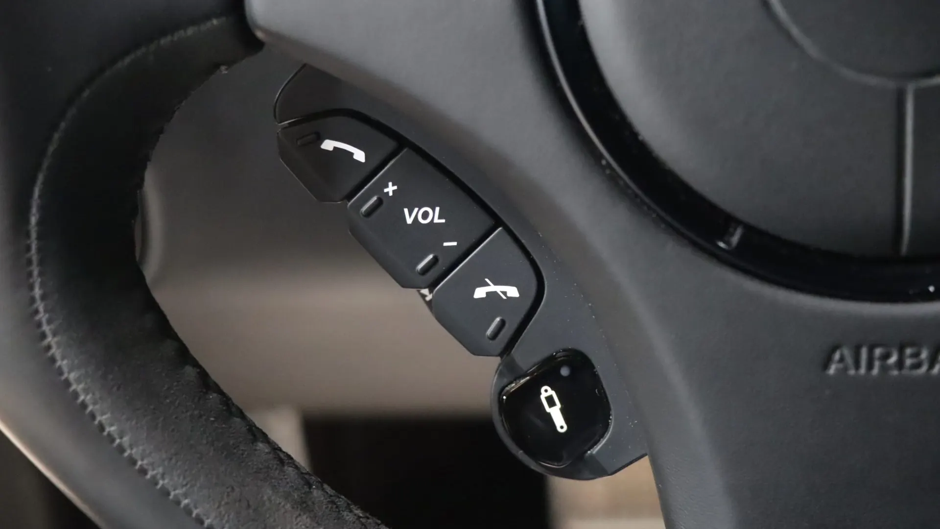 Aston Martin VANQUISH — photo 18