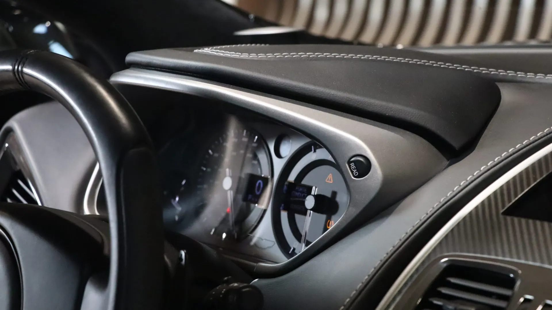 Aston Martin VANQUISH — photo 25
