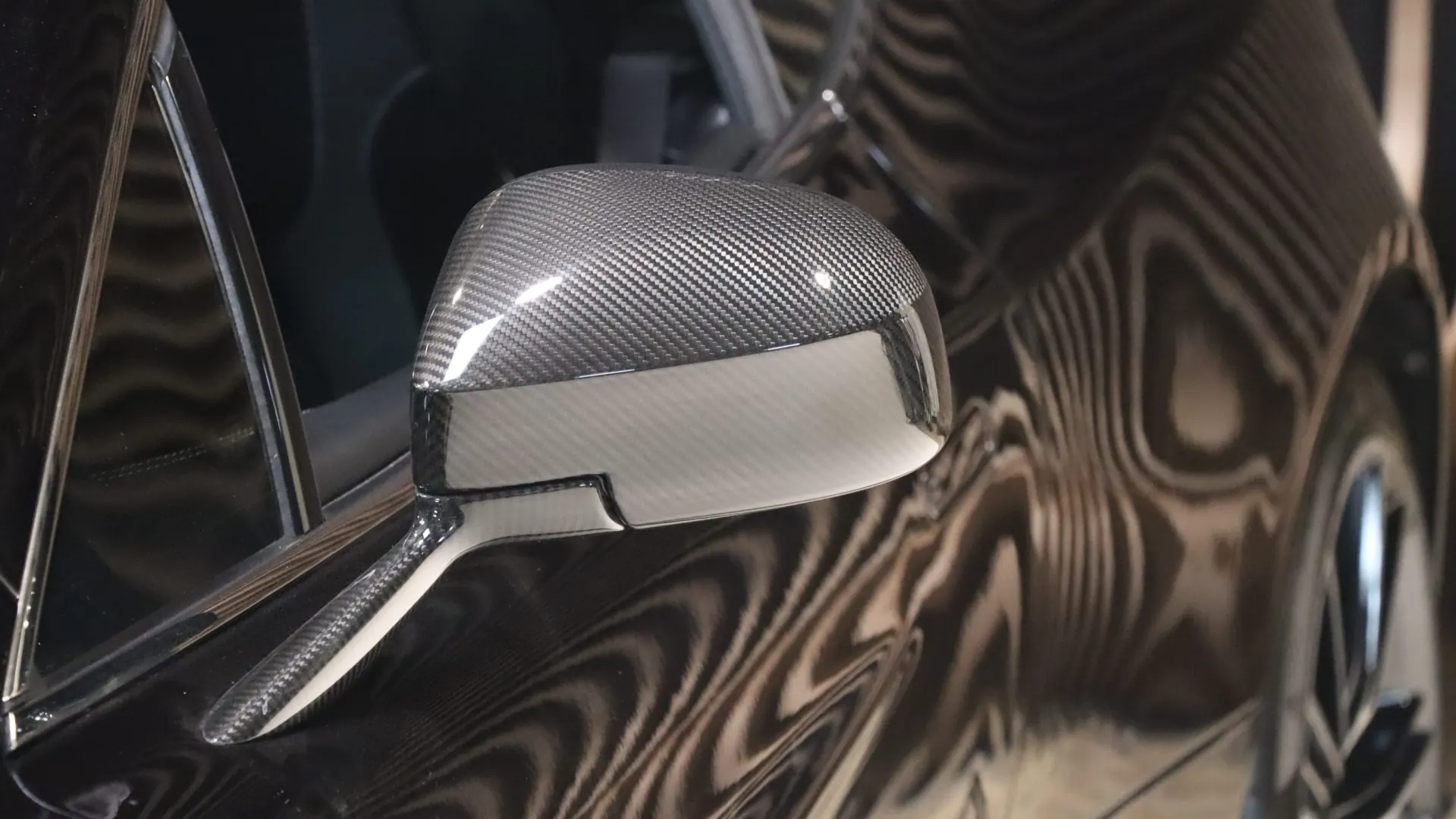 Aston Martin VANQUISH — photo 43