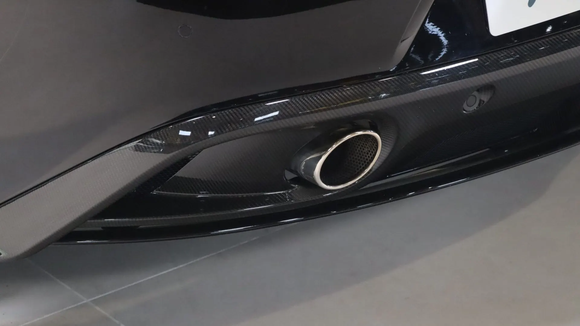 Aston Martin VANQUISH — photo 49