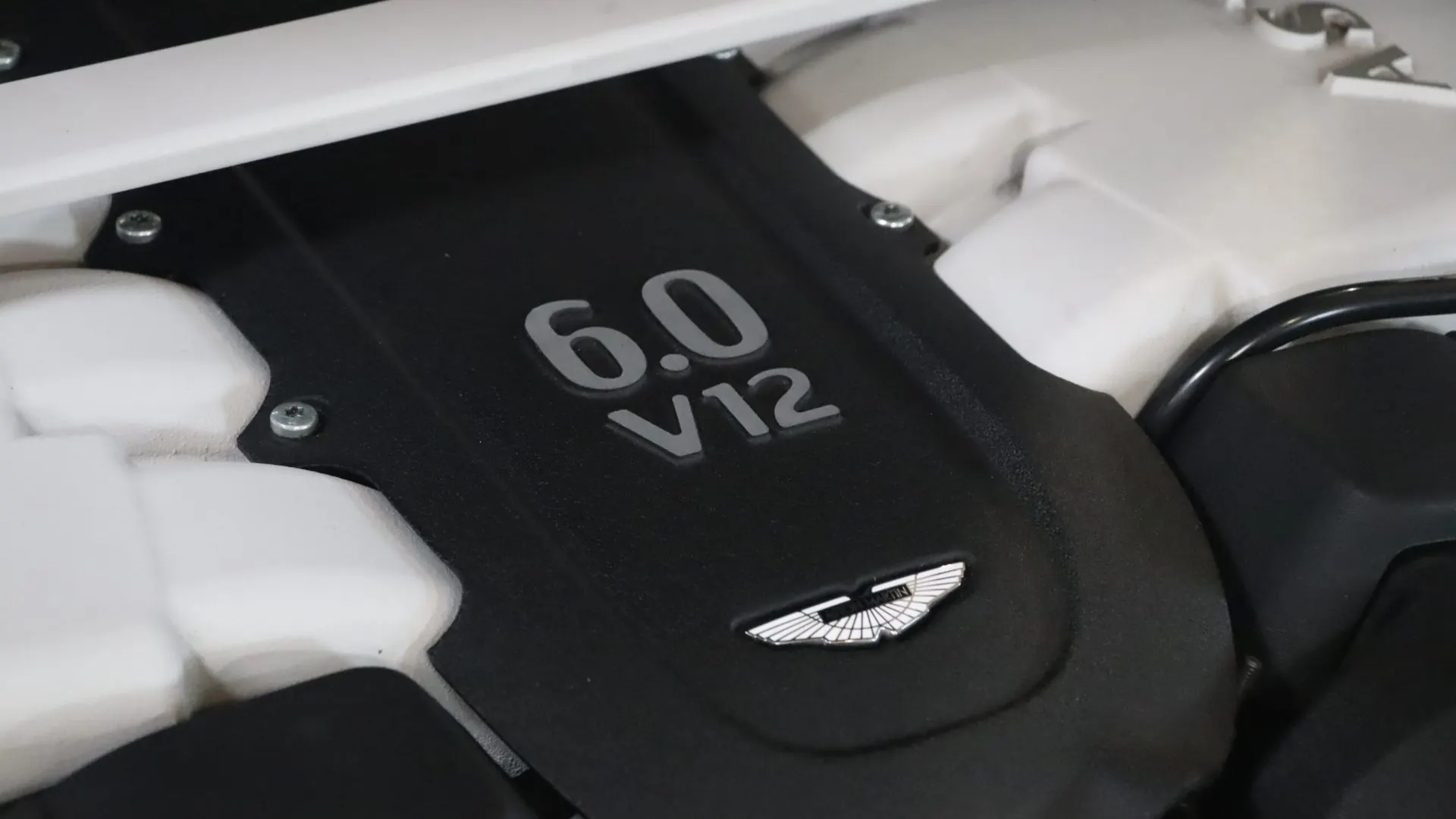 Aston Martin VANQUISH — photo 39