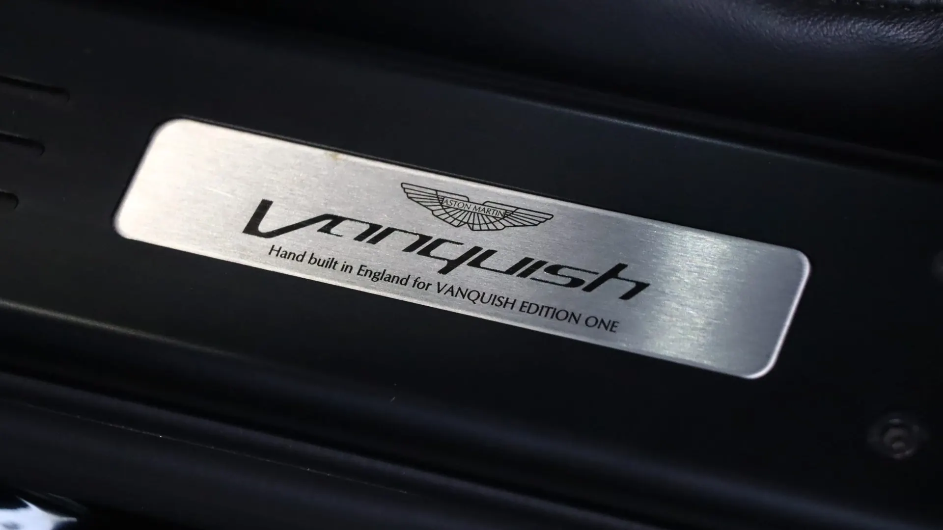 Aston Martin VANQUISH — photo 13