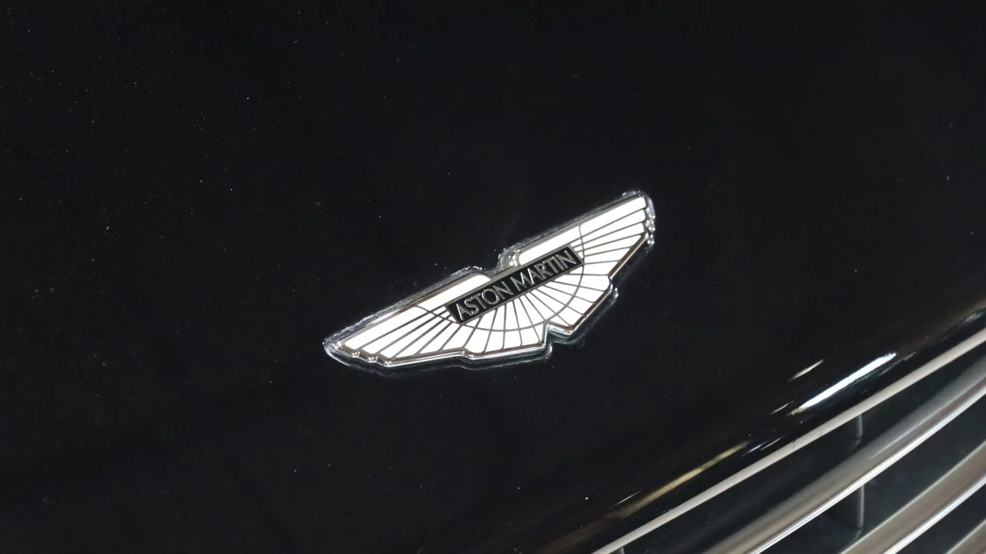 Aston Martin VANQUISH — photo 36